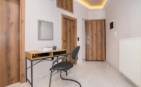 J&S Lux Central Suite 2
